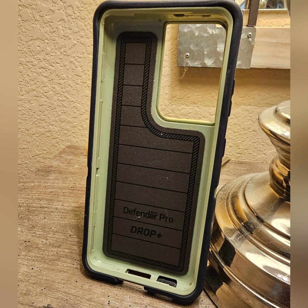Previously loved S21 Otterbox